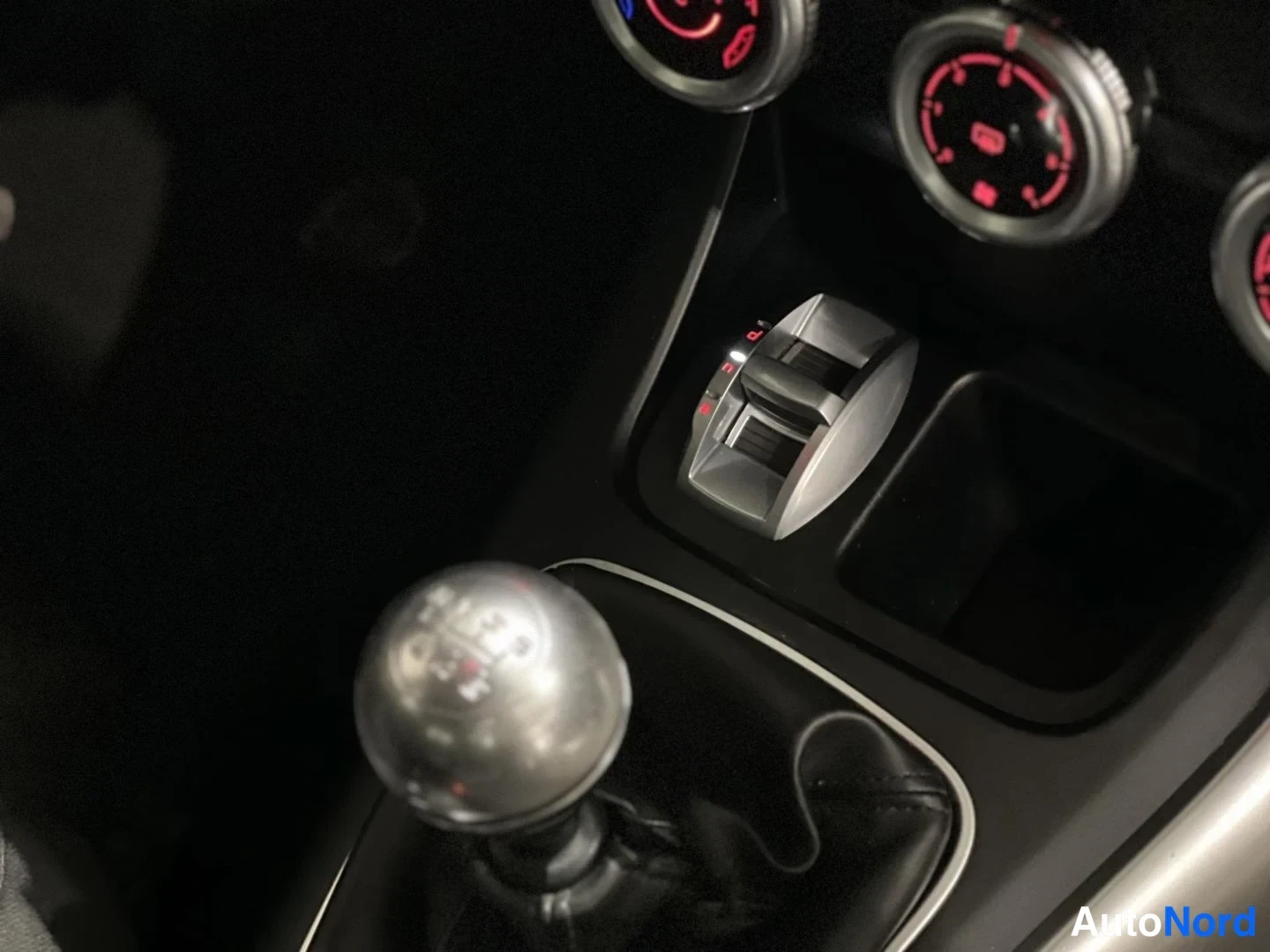 Musta Alfa Romeo Giulietta 2013, yksityiskohta, kuva 16