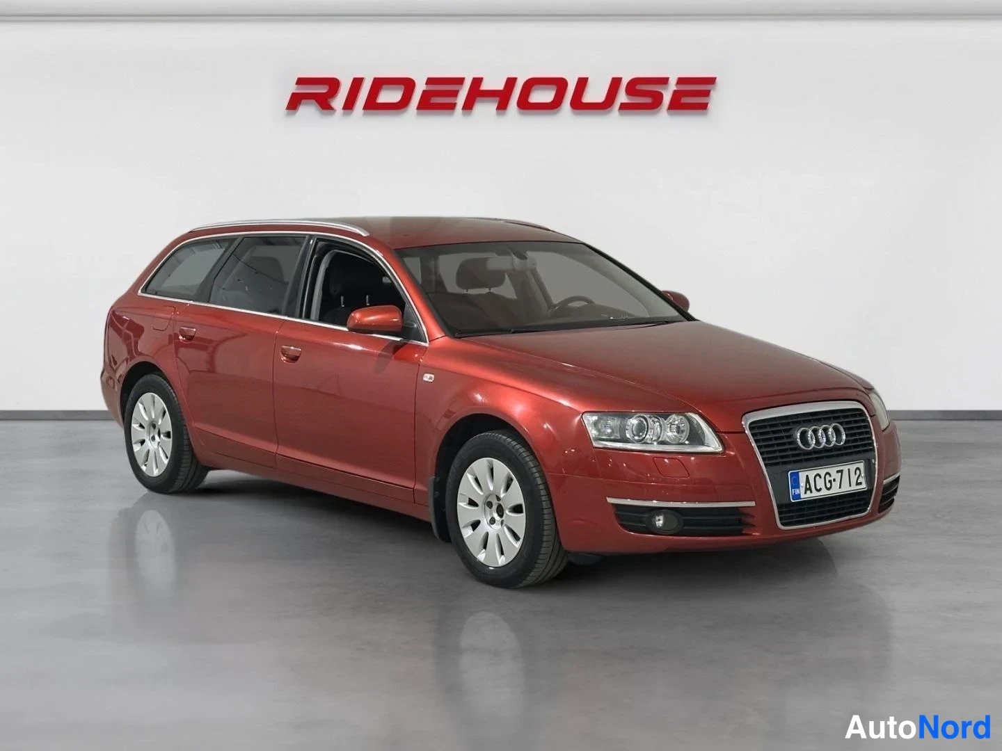 Punainen Audi A6 2005, etuviisto, keula oikealle, kuva 3
