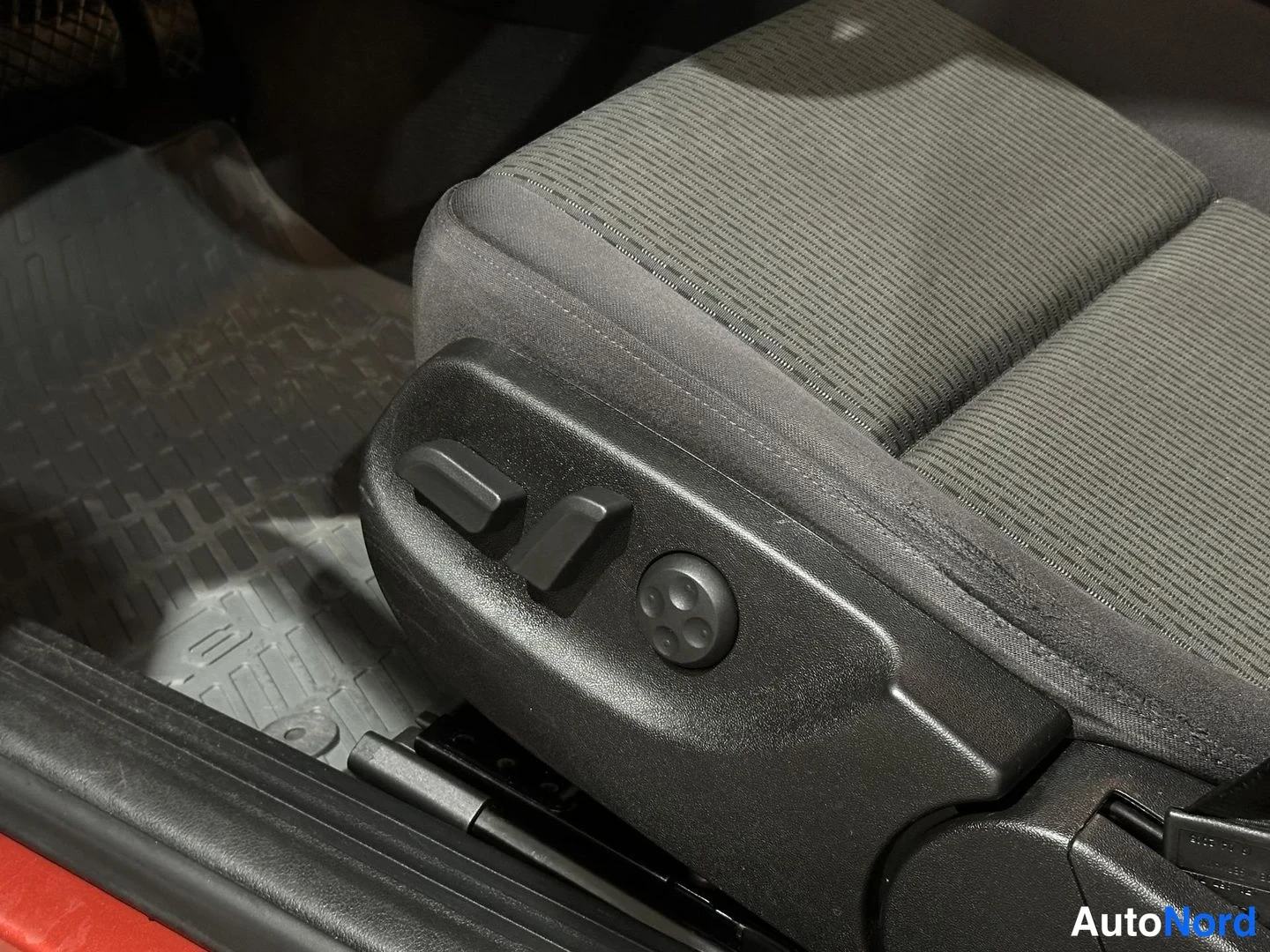 Punainen Audi A6 2005, yksityiskohta, kuva 14