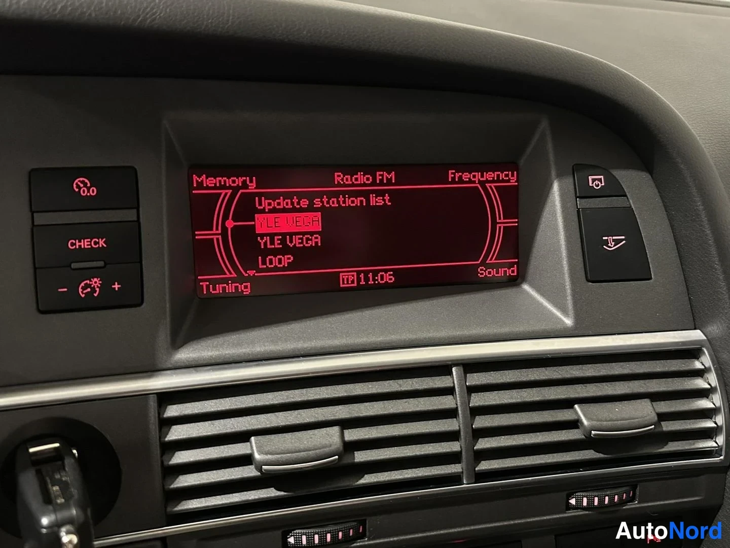Punainen Audi A6 2005, yksityiskohta, kuva 15