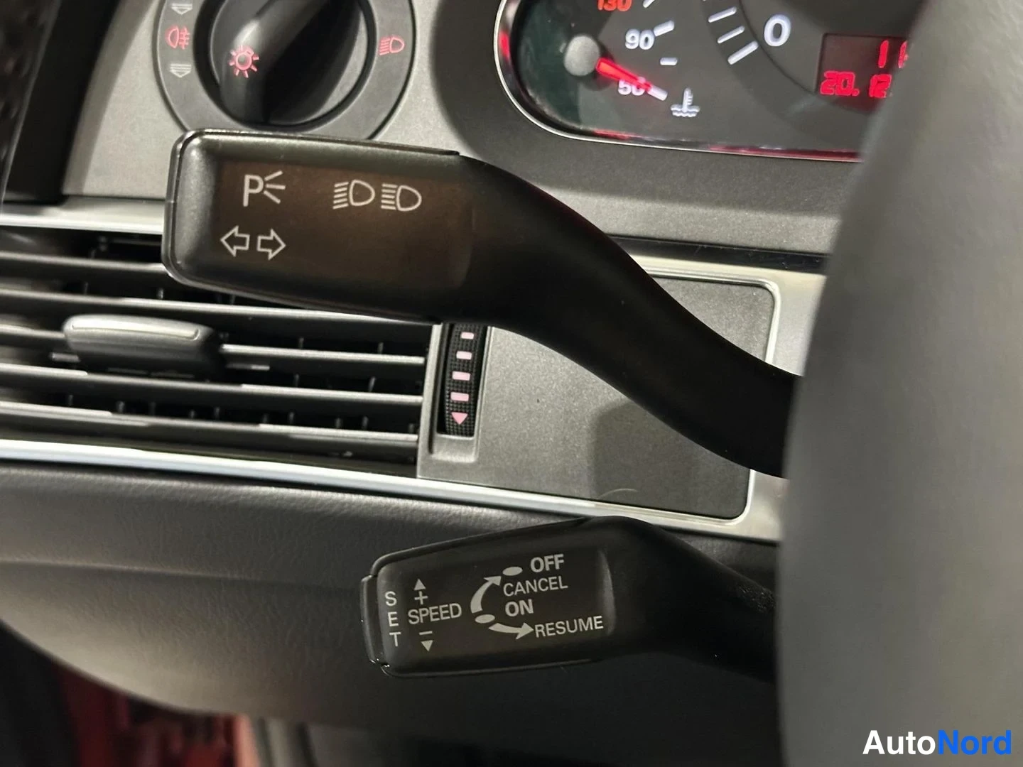 Punainen Audi A6 2005, yksityiskohta, kuva 17