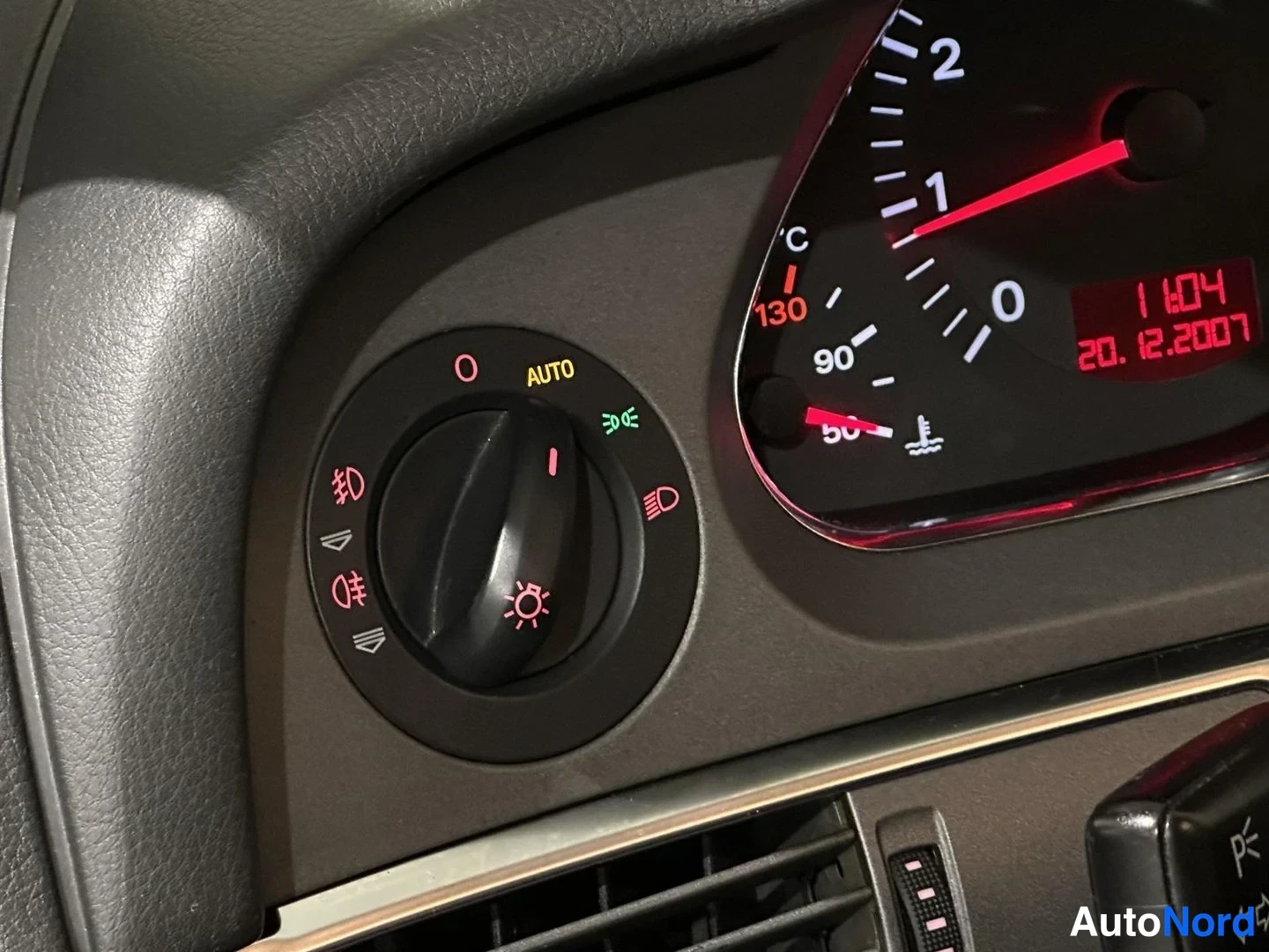Punainen Audi A6 2005, yksityiskohta, kuva 18