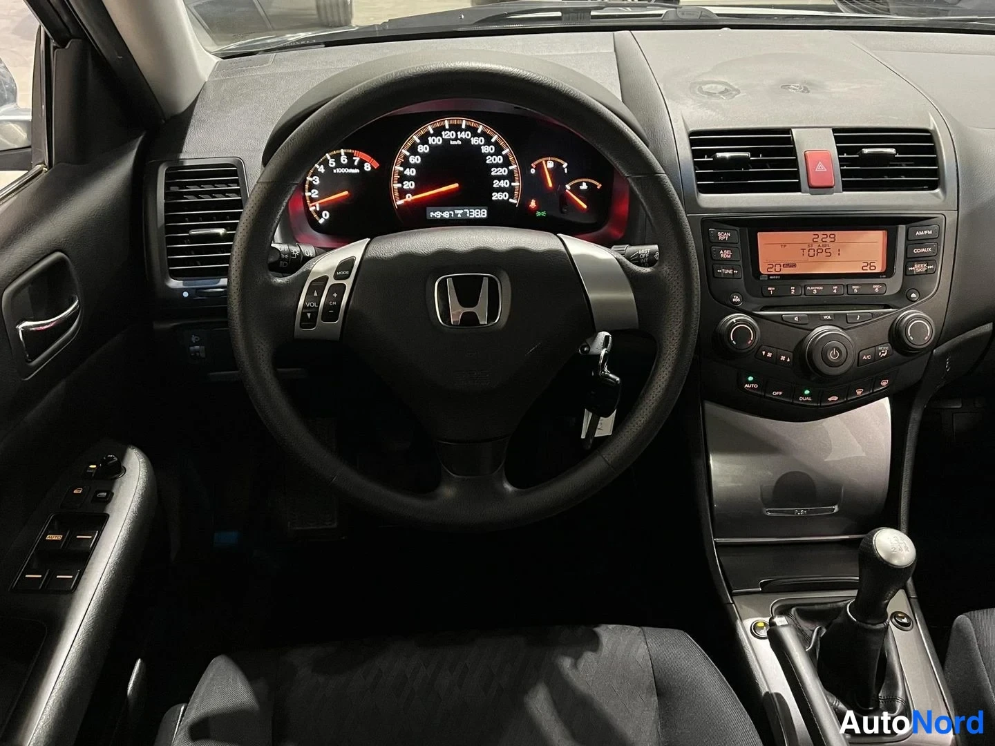 Vihreä Honda Accord 2004, yksityiskohta, kuva 13
