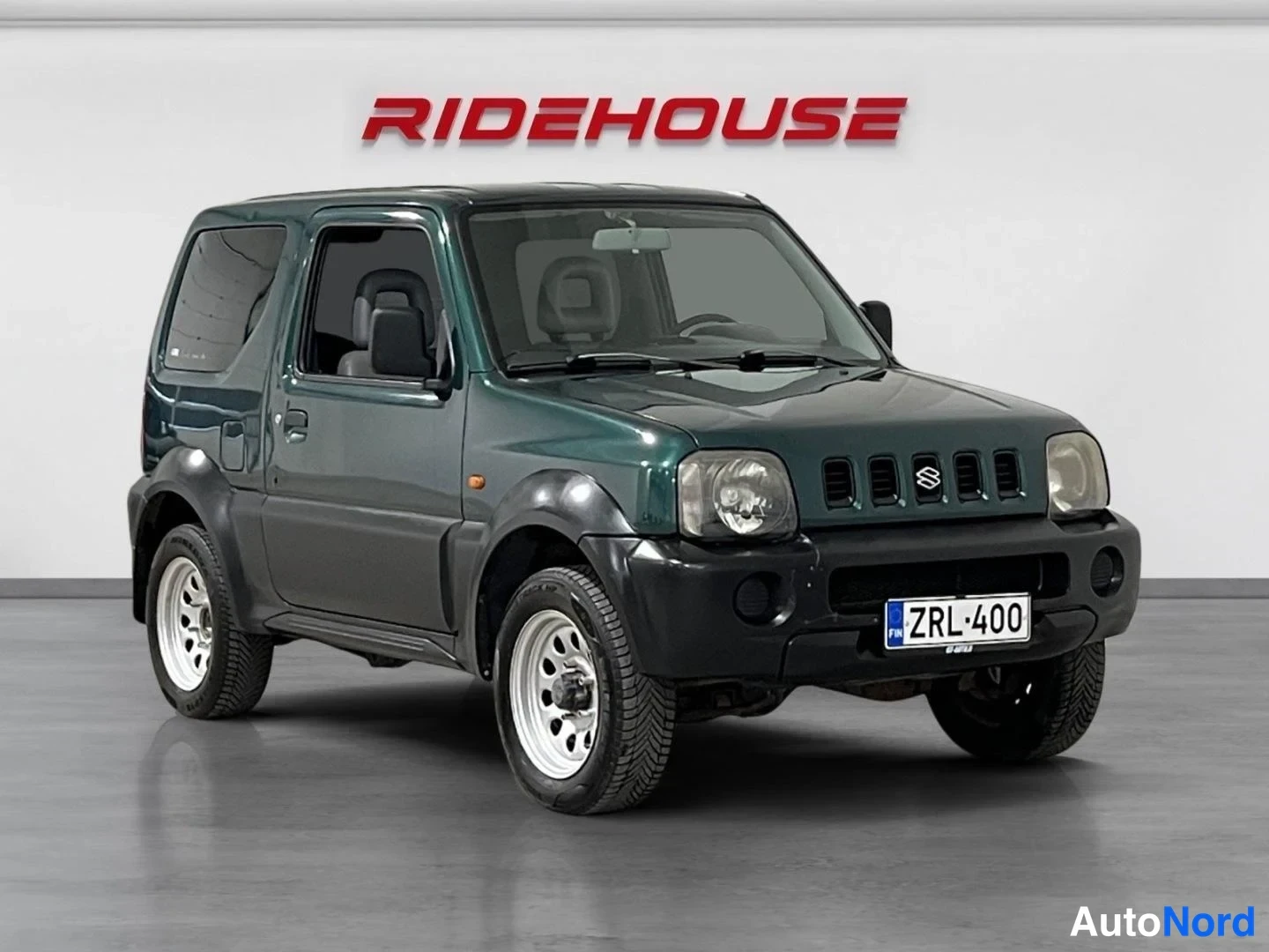 Sininen Suzuki Jimny 2003, etuviisto, keula oikealle, kuva 2