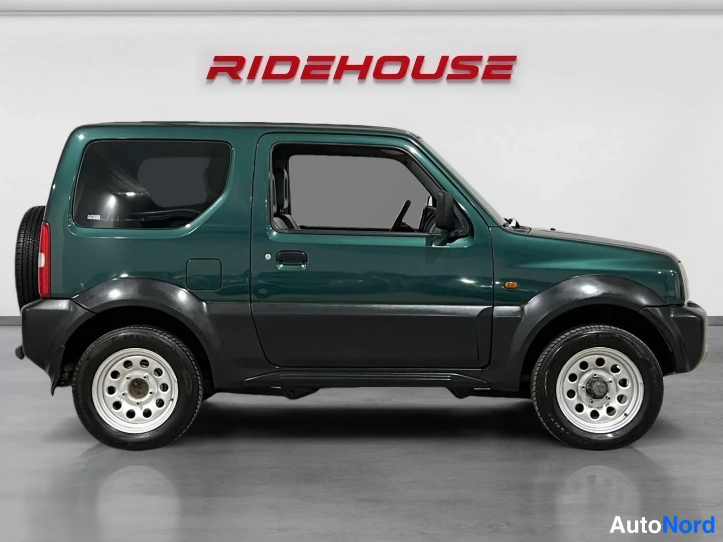 Sininen Suzuki Jimny 2003, sivulta, kuva 5