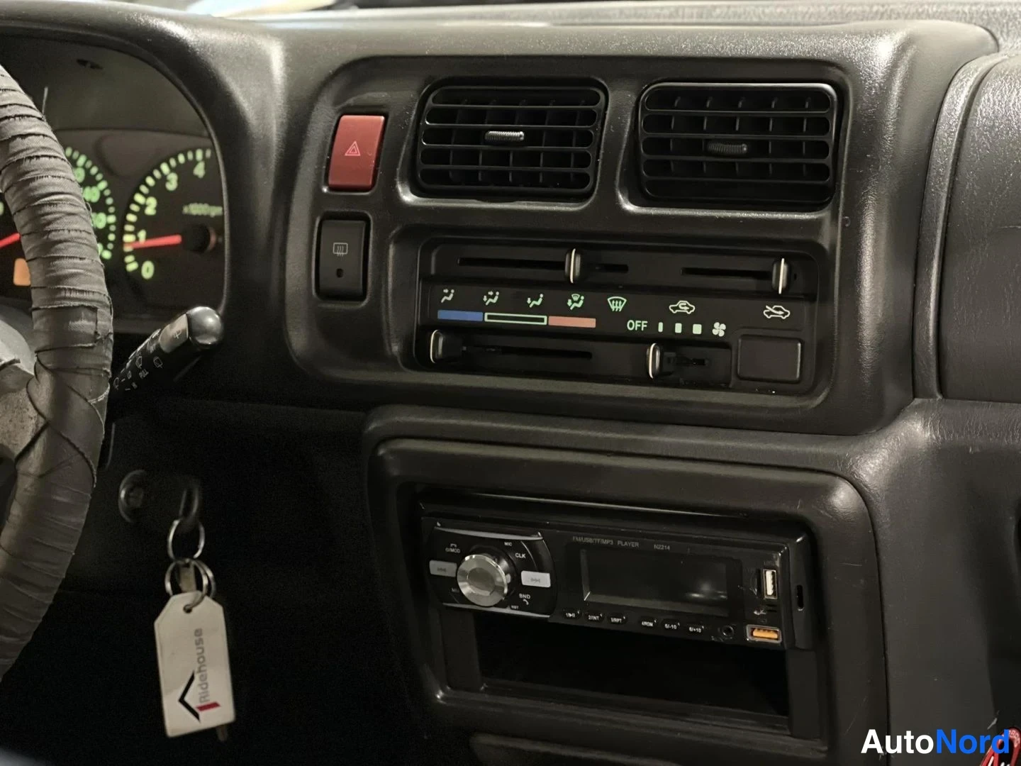 Sininen Suzuki Jimny 2003, ohjaamo, kuva 11