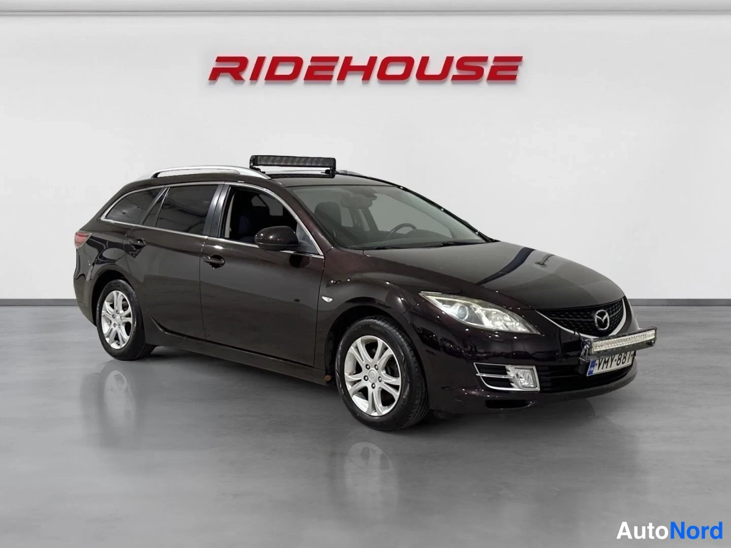 Punainen Mazda 6 2009, etuviisto, keula oikealle, kuva 2