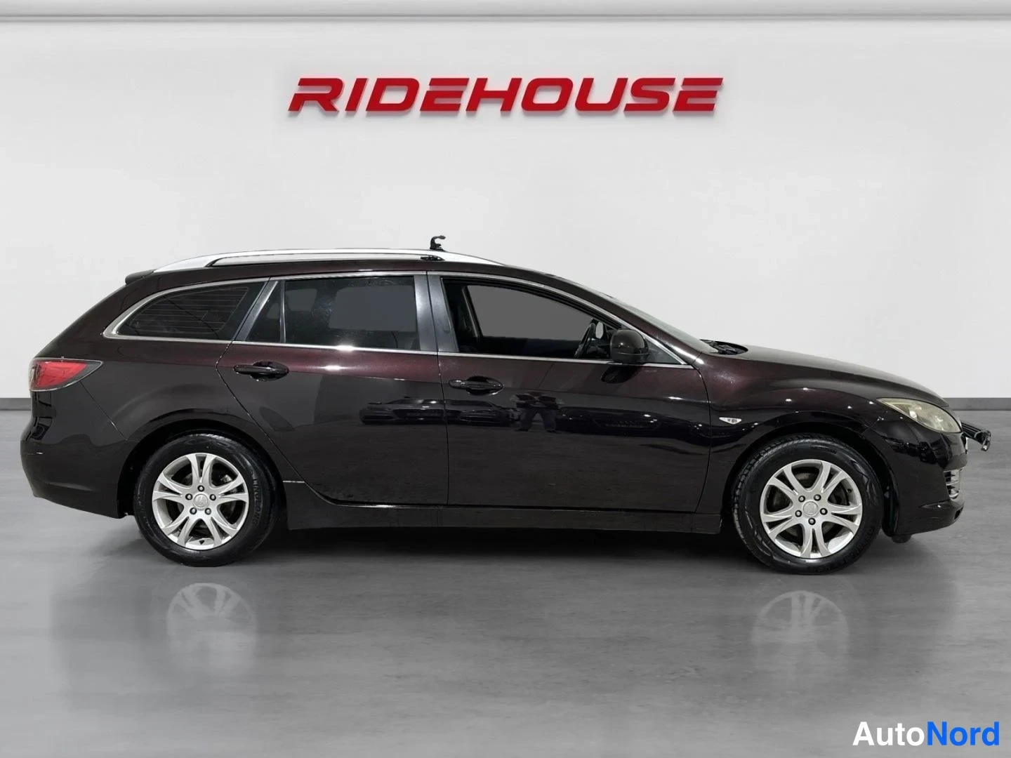 Punainen Mazda 6 2009, etuviisto, keula oikealle, kuva 3