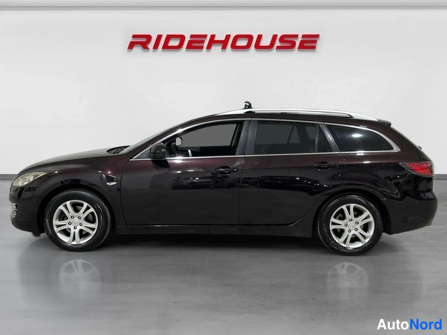 Punainen Mazda 6 2009, etuviisto, keula vasemmalle, kuva 5
