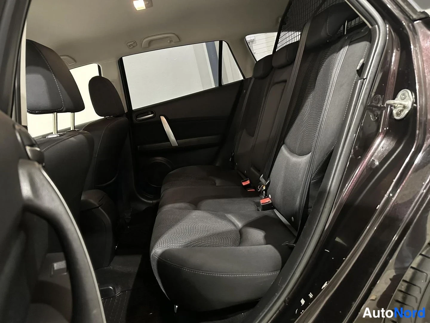 Punainen Mazda 6 2009, takaistuimet, kuva 12