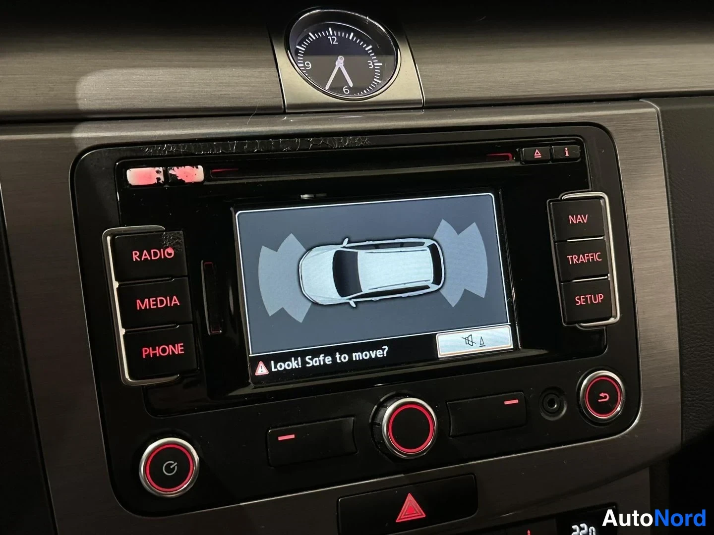 Musta Volkswagen Passat 2013, yksityiskohta, kuva 15