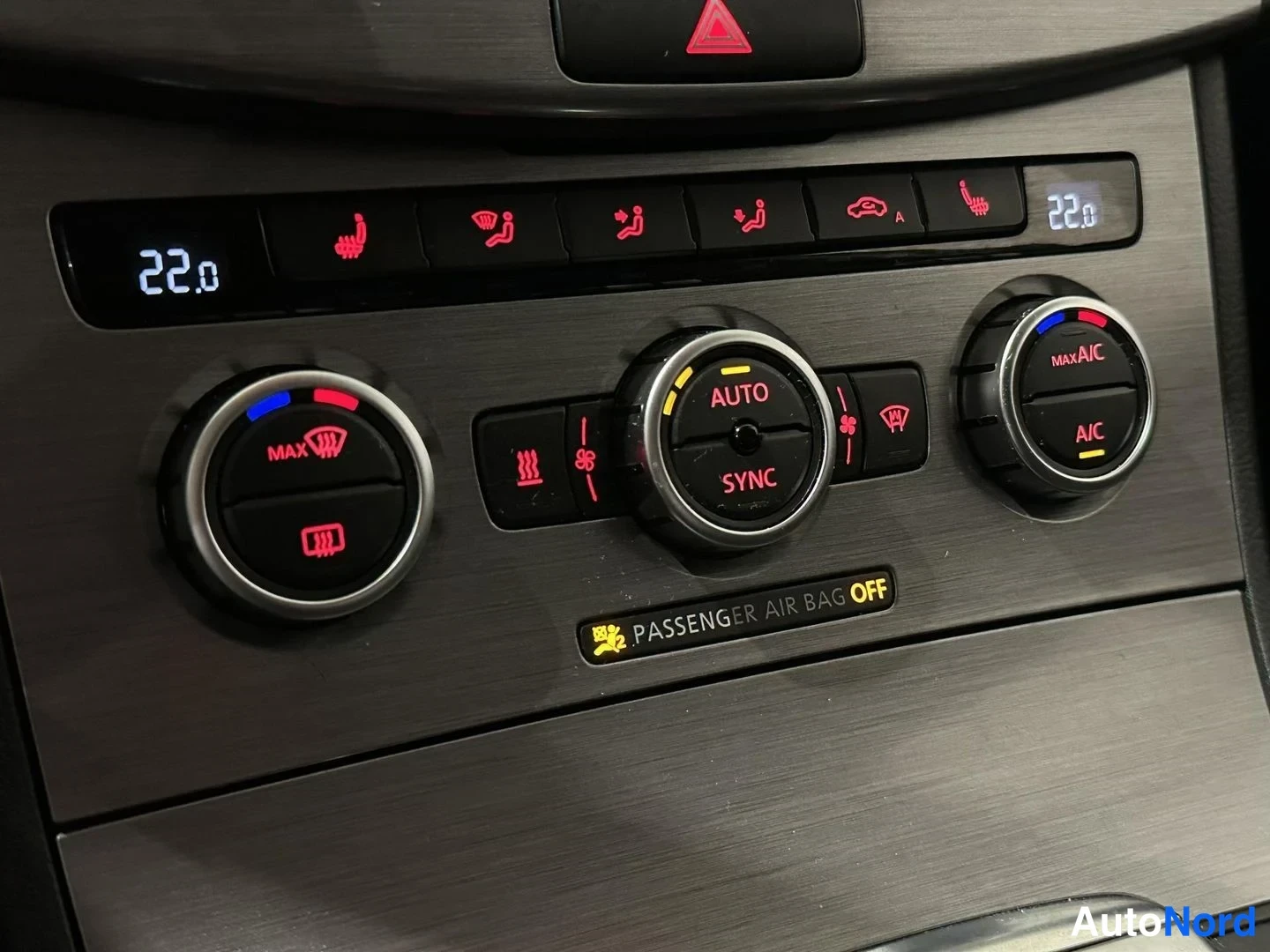 Musta Volkswagen Passat 2013, yksityiskohta, kuva 16