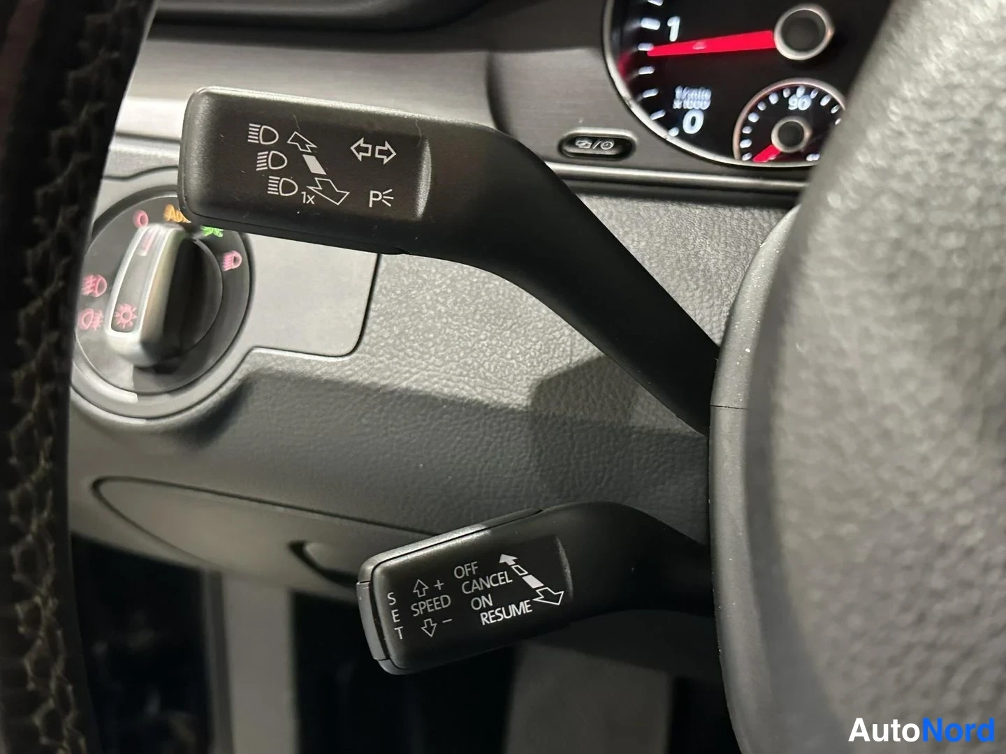 Musta Volkswagen Passat 2013, yksityiskohta, kuva 18