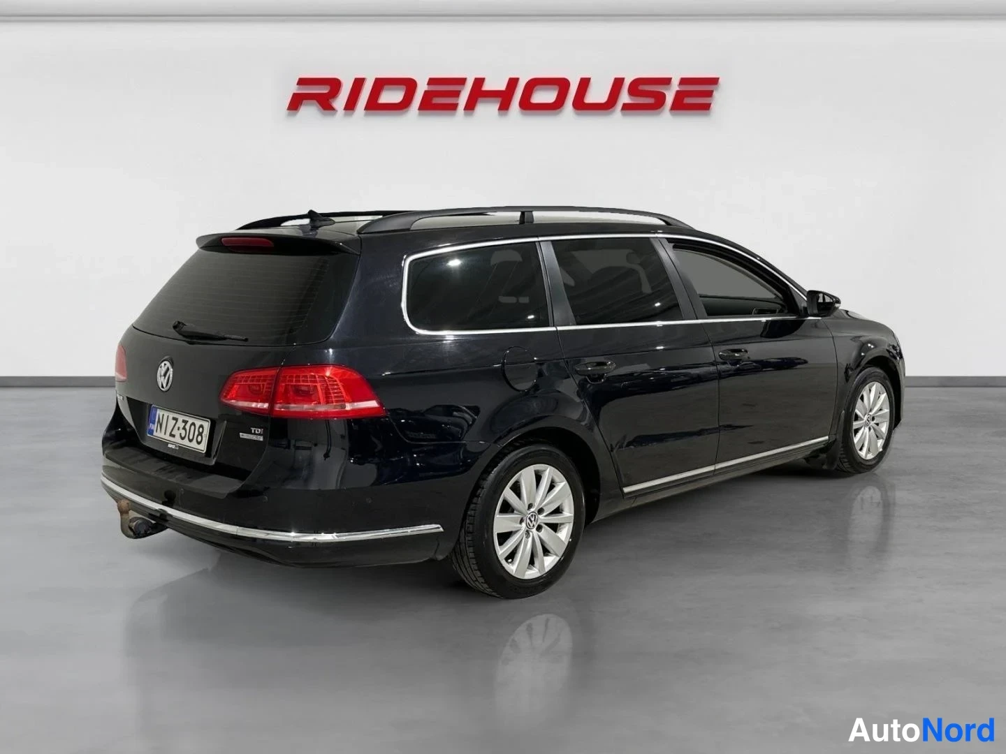 Musta Volkswagen Passat 2013, takaviisto, kuva 7