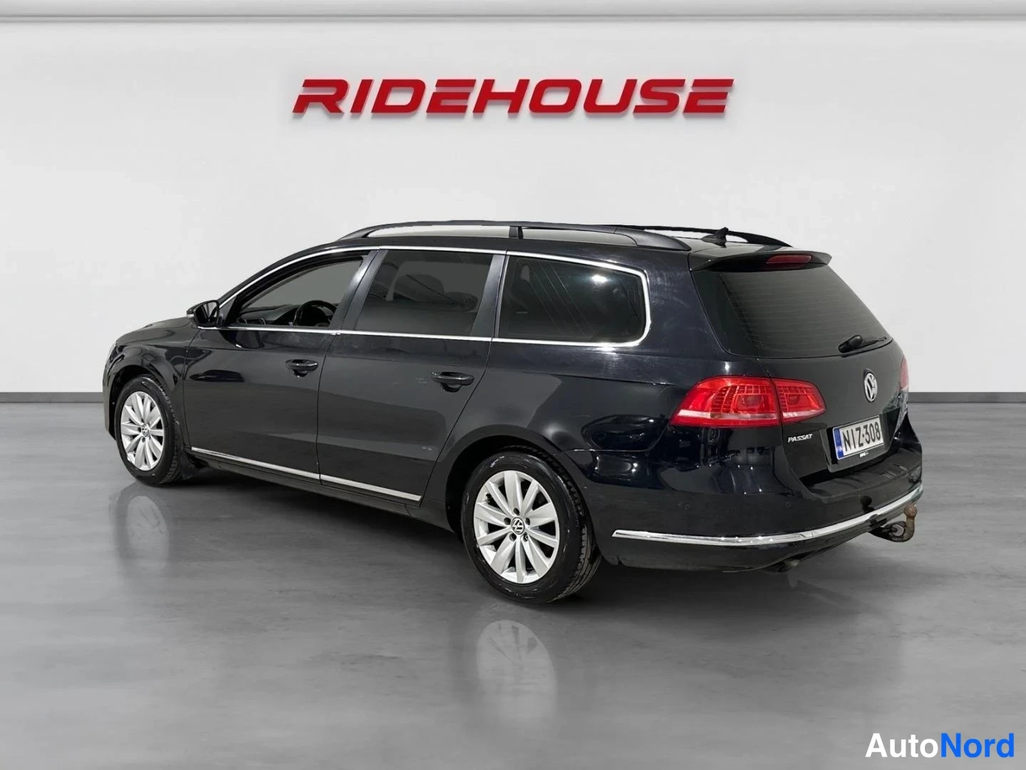 Musta Volkswagen Passat 2013, takaviisto, kuva 6