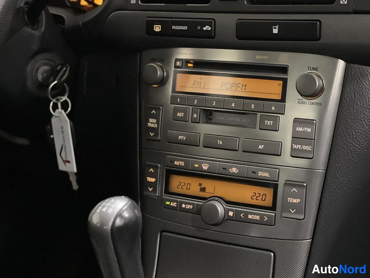 Vihreä Toyota Avensis 2005, yksityiskohta, kuva 13