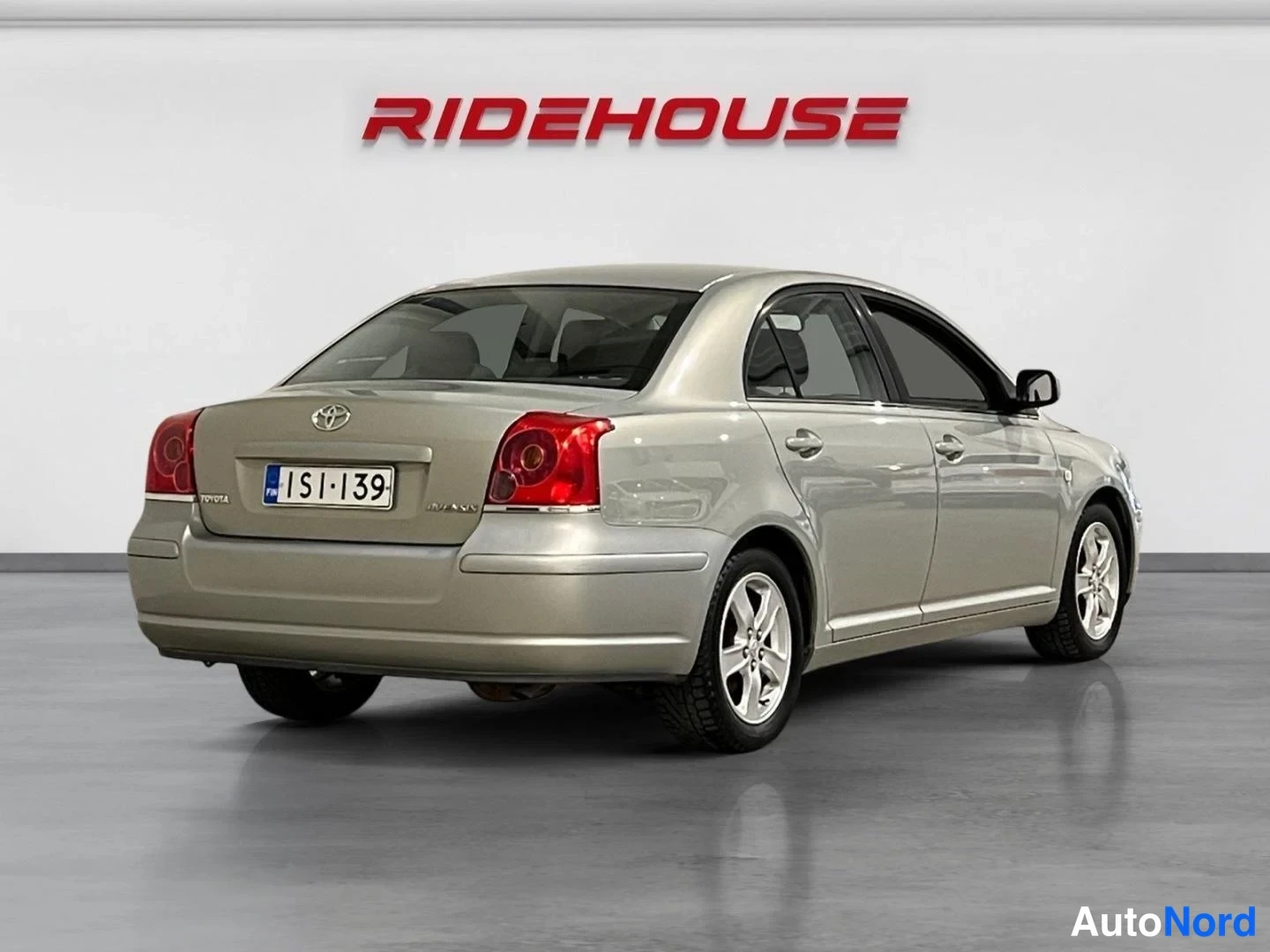 Vihreä Toyota Avensis 2005, takaviisto, kuva 6