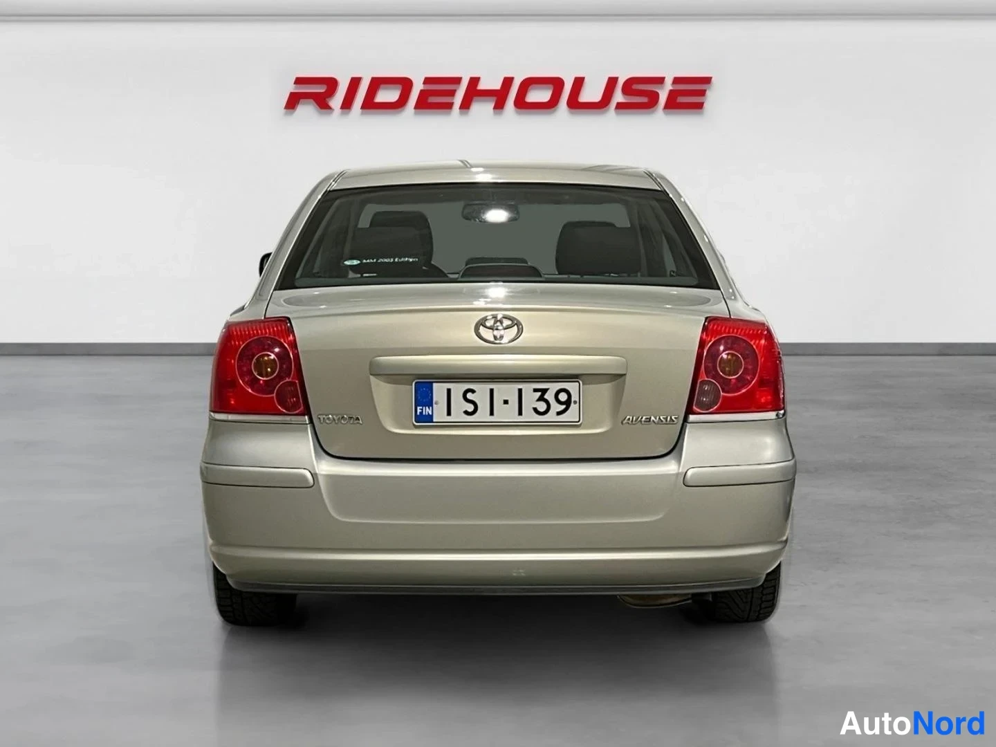 Vihreä Toyota Avensis 2005, takaa, kuva 8