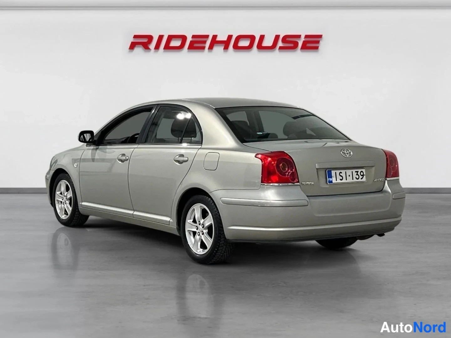 Vihreä Toyota Avensis 2005, takaviisto, kuva 7