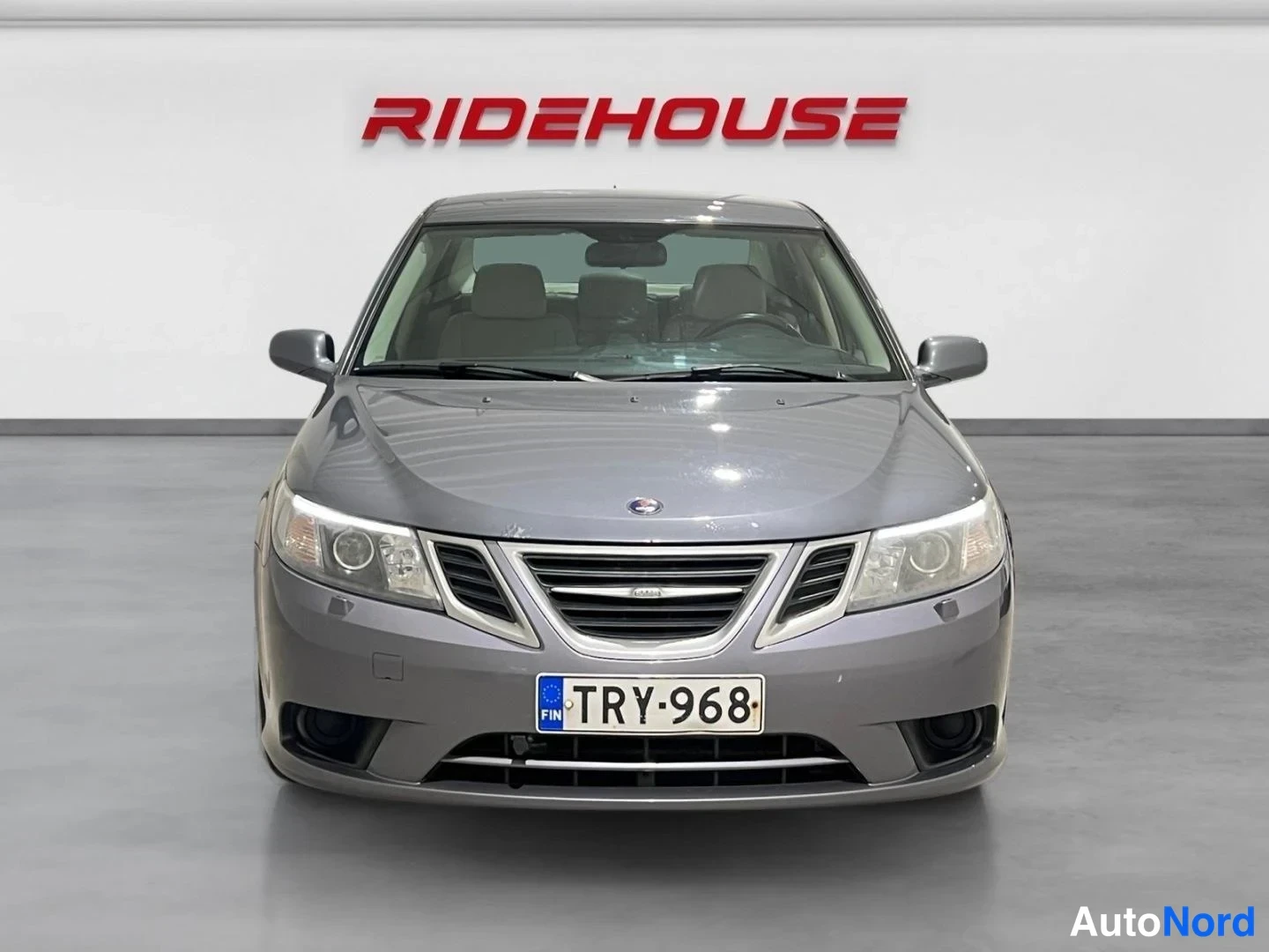 Harmaa Saab 9-3 2008, edestä, kuva 4