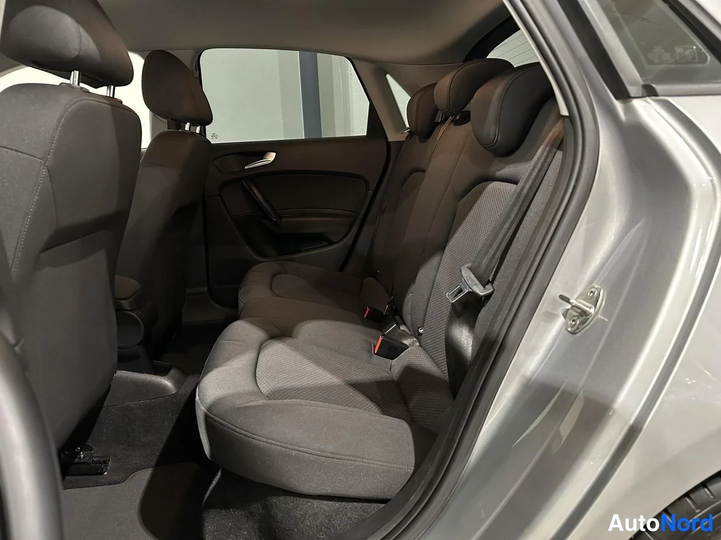 Hopea Audi A1 2014, takaistuimet, kuva 12