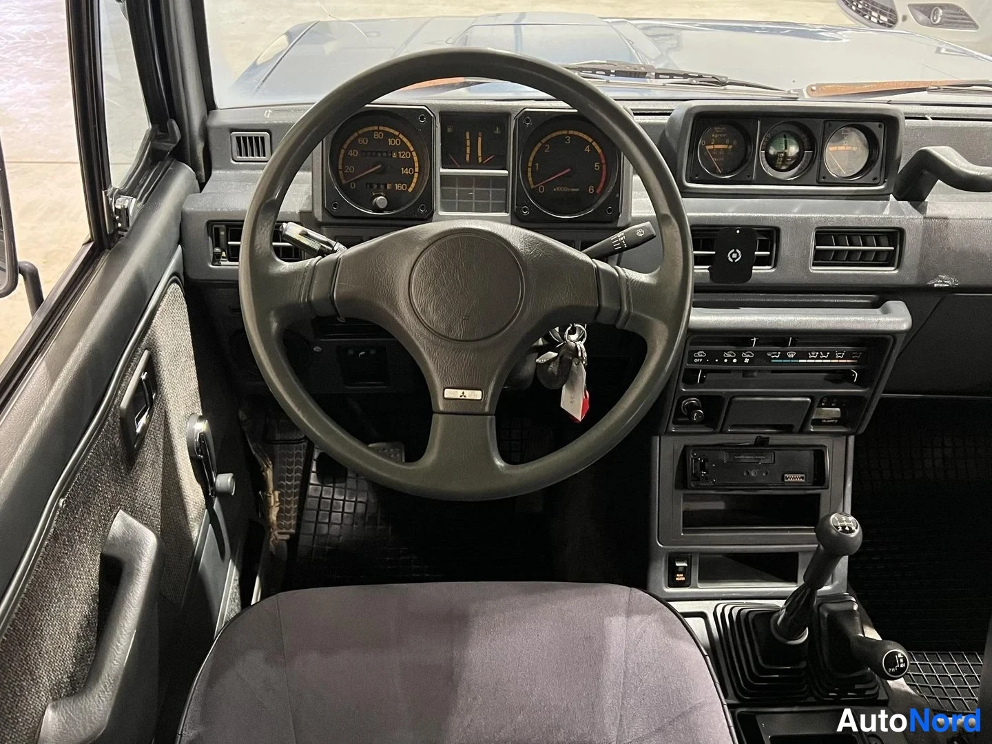 Sininen Mitsubishi Pajero 1990, yksityiskohta, kuva 14