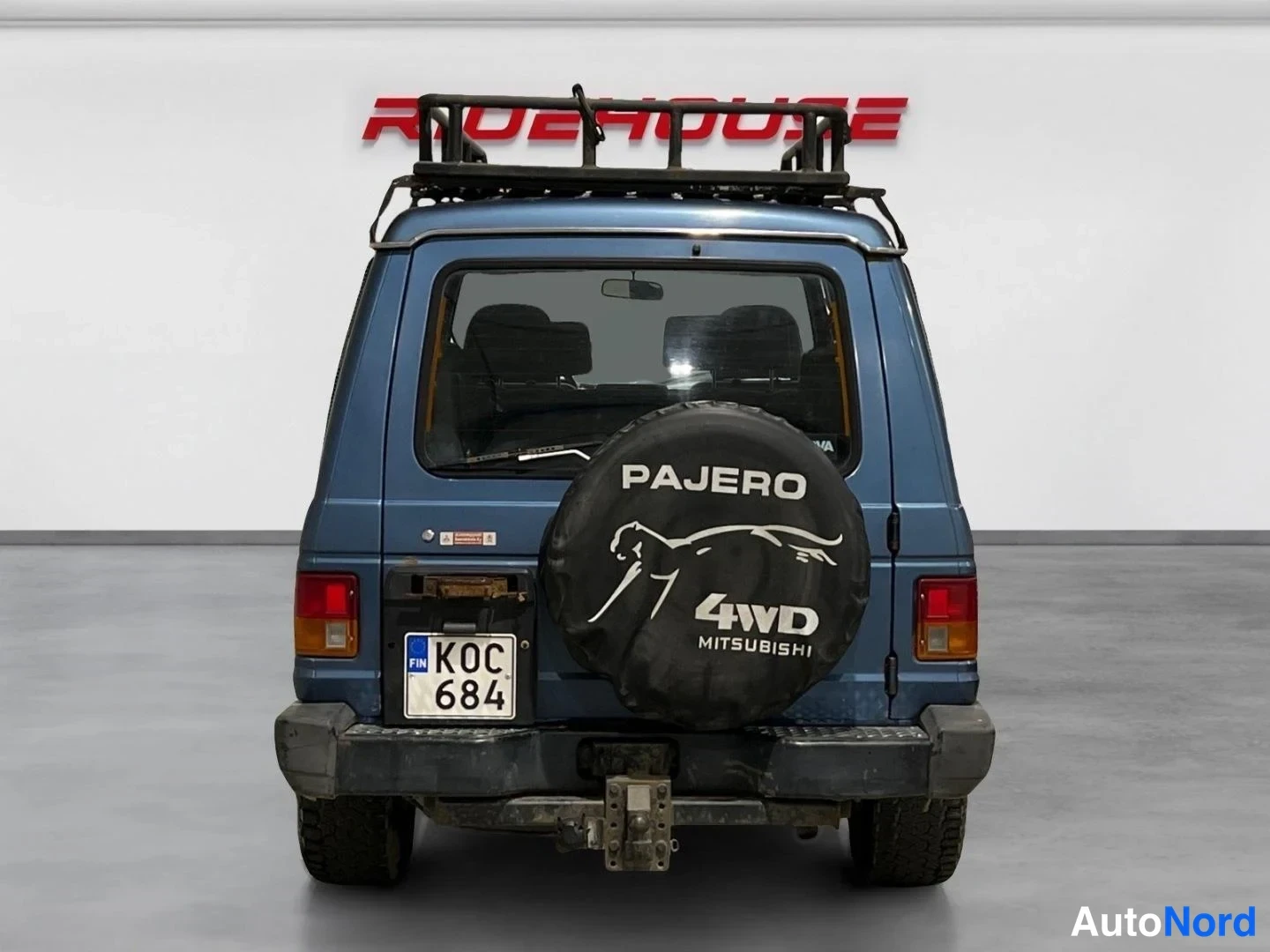Sininen Mitsubishi Pajero 1990, takaa, kuva 9