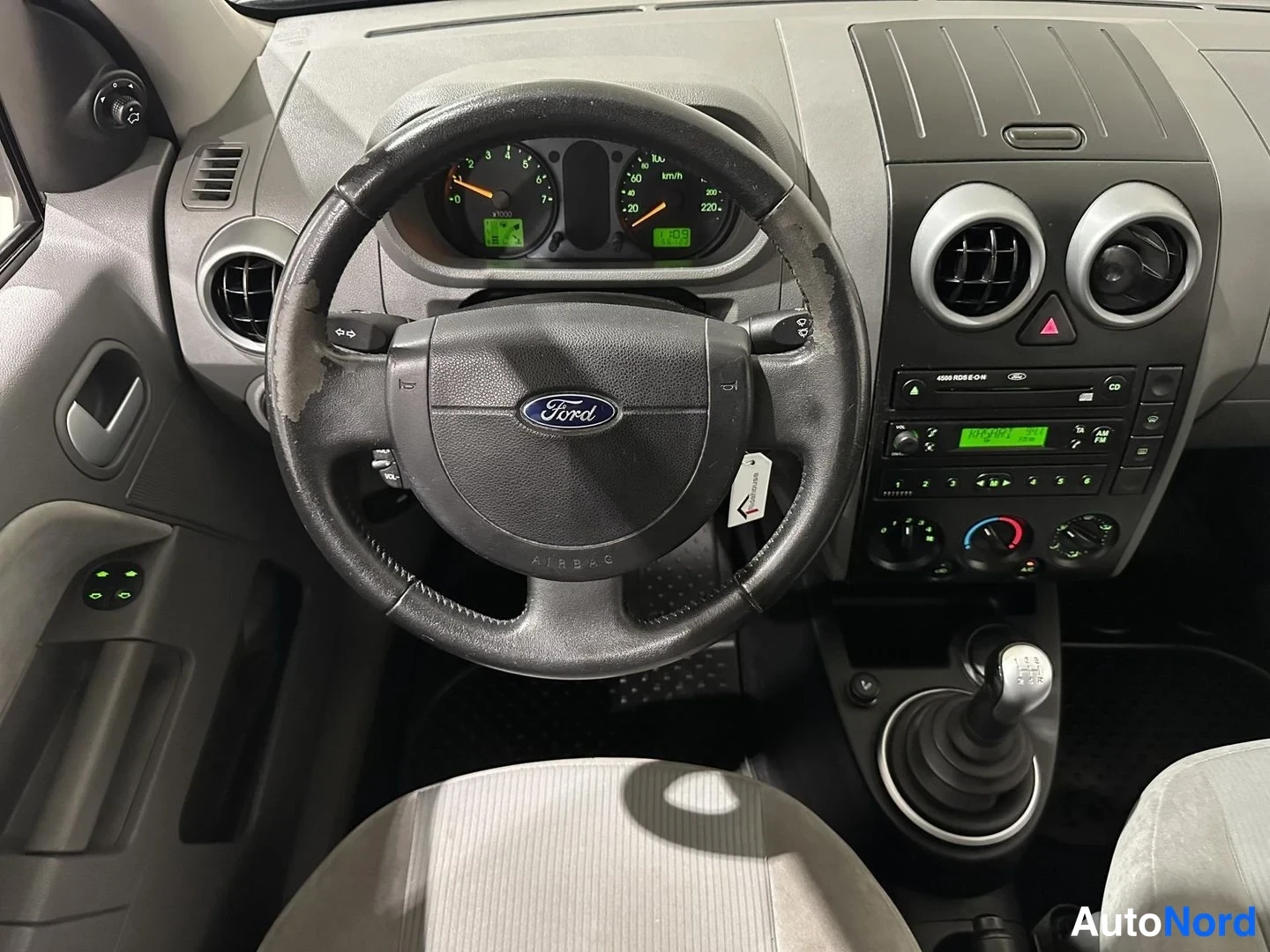 Sininen Ford Fusion 2003, yksityiskohta, kuva 13