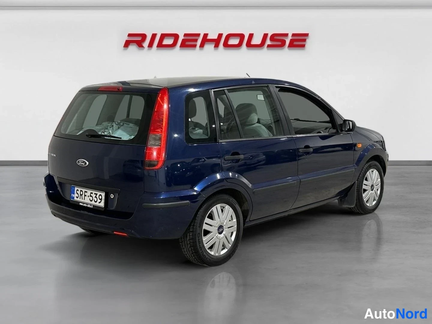 Sininen Ford Fusion 2003, takaviisto, kuva 6