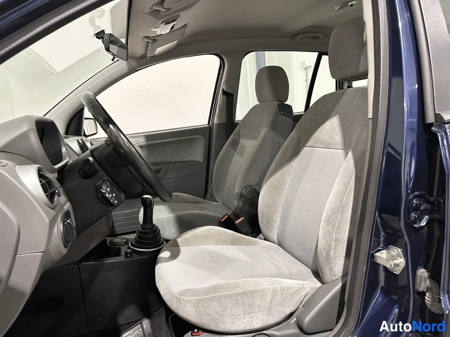 Sininen Ford Fusion 2003, etuistuimet, kuva 10