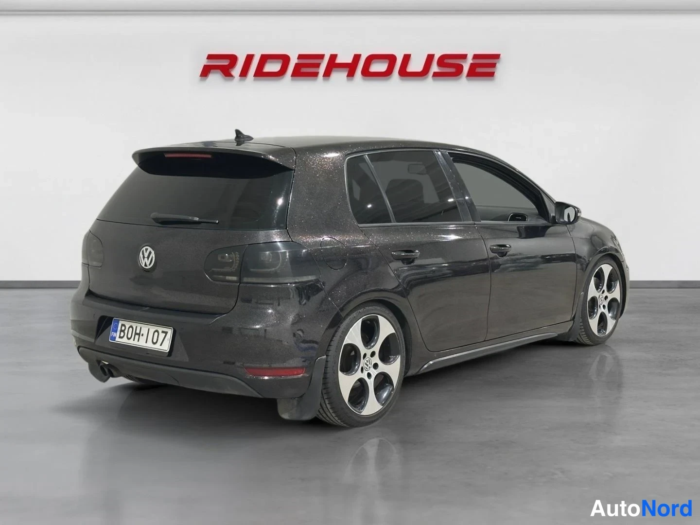 Musta Volkswagen Golf 2010, takaviisto, kuva 7