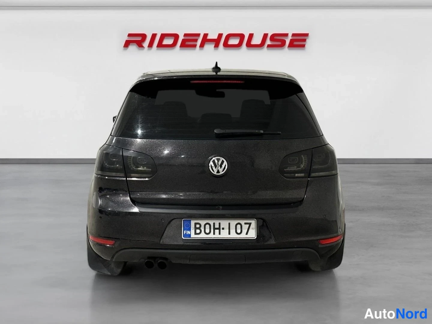 Musta Volkswagen Golf 2010, takaa, kuva 8