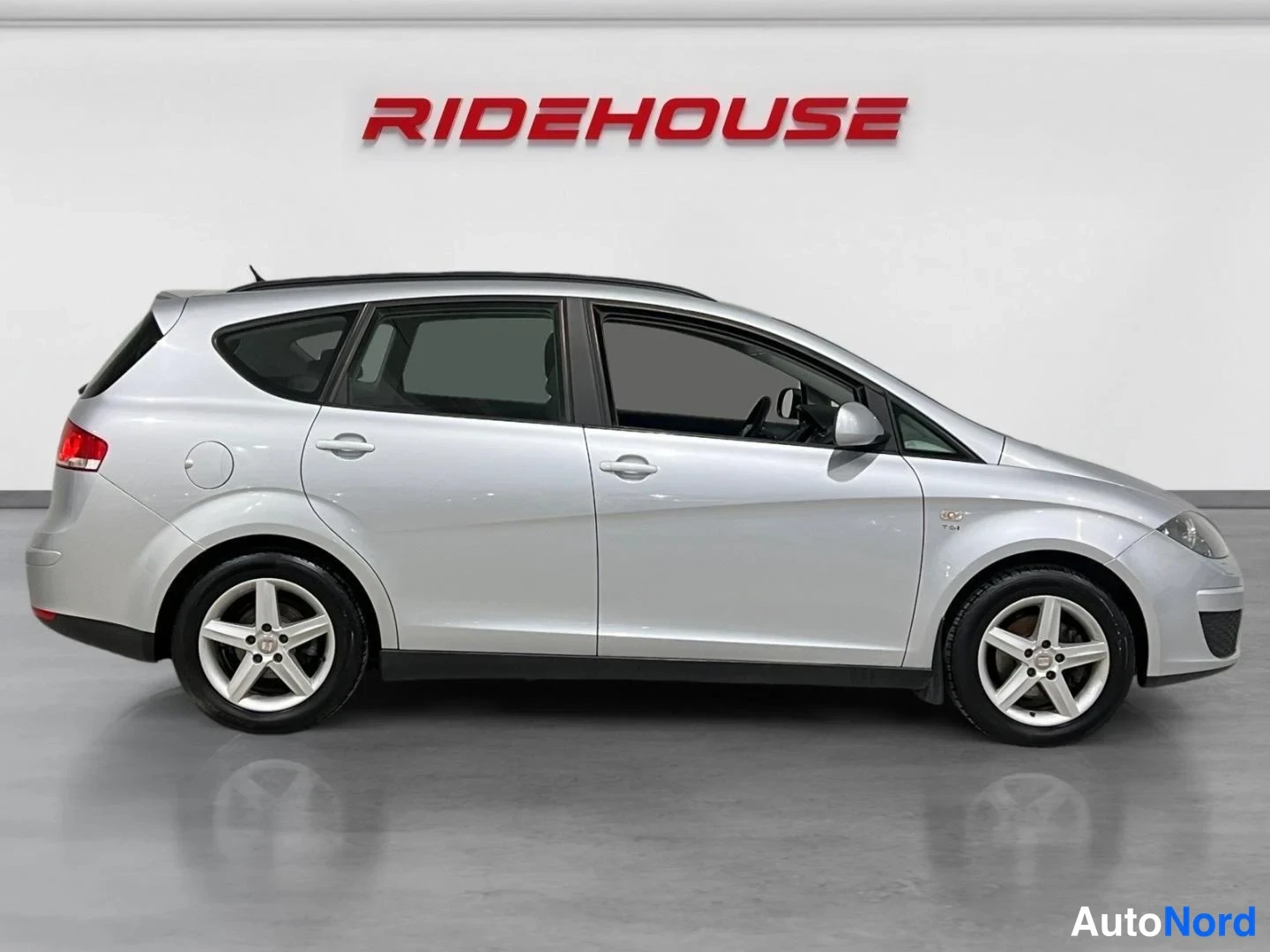Grey Seat Altea XL 2010, side, photo 5