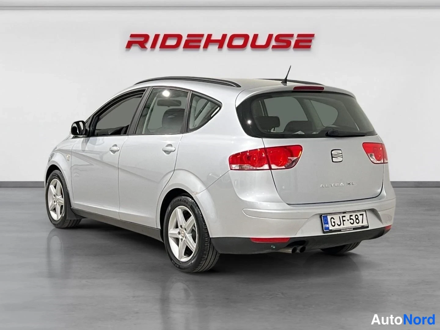 Grey Seat Altea XL 2010, rear three-quarter, photo 6