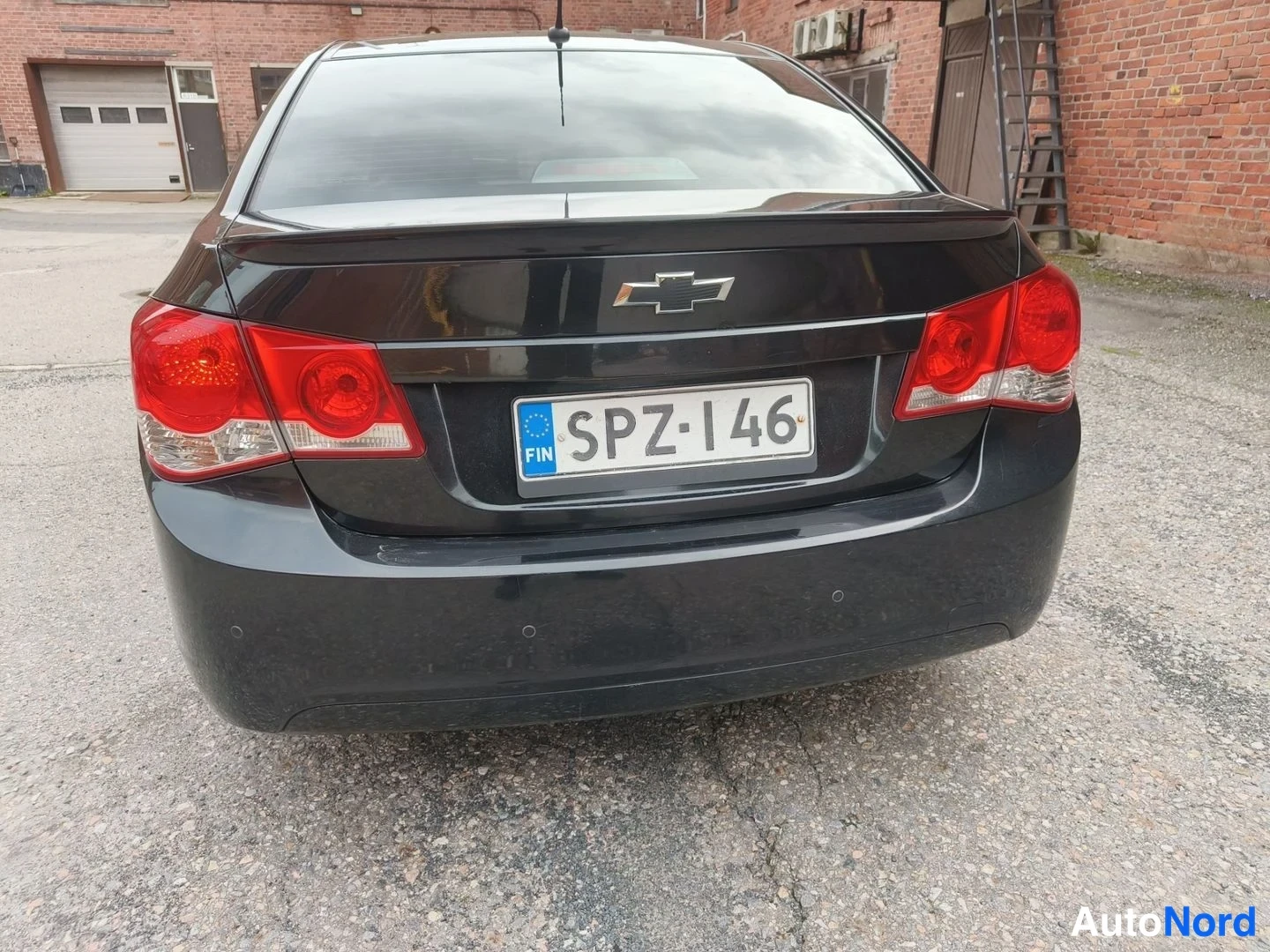 Musta Chevrolet Cruze 2010, takaa, kuva 11