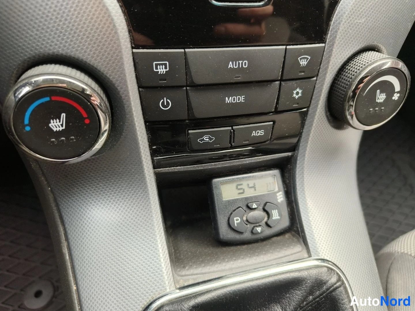 Musta Chevrolet Cruze 2010, yksityiskohta, kuva 16