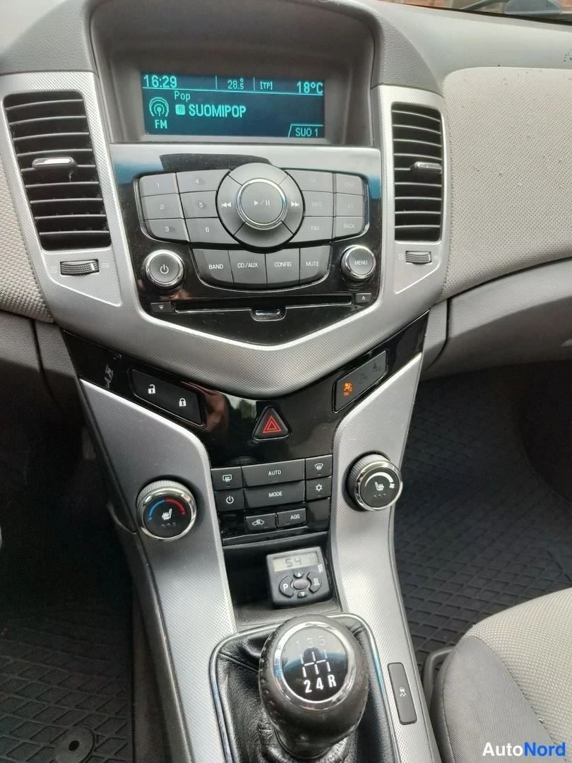 Musta Chevrolet Cruze 2010, yksityiskohta, kuva 17