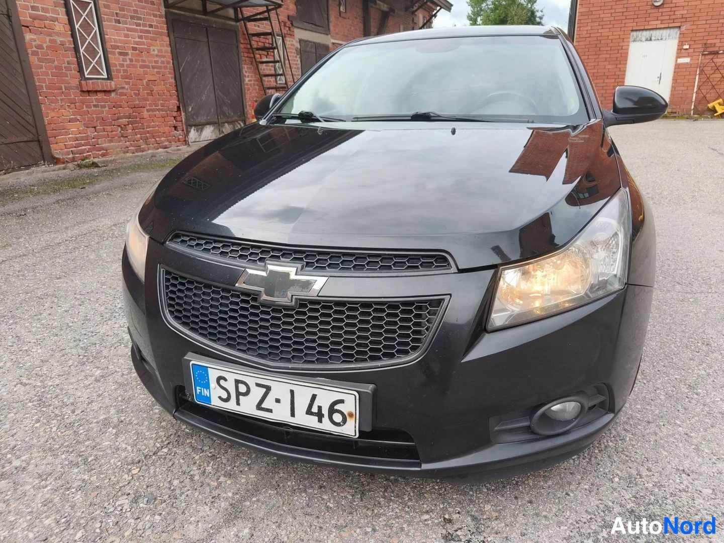 Musta Chevrolet Cruze 2010, edestä, kuva 4