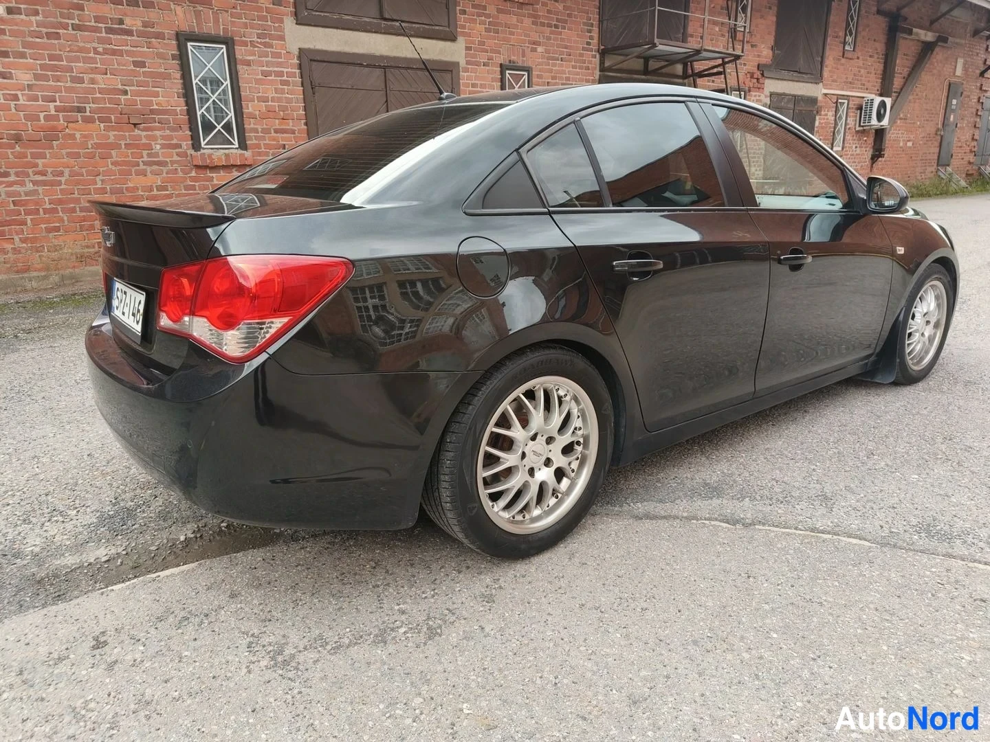 Musta Chevrolet Cruze 2010, takaviisto, kuva 8