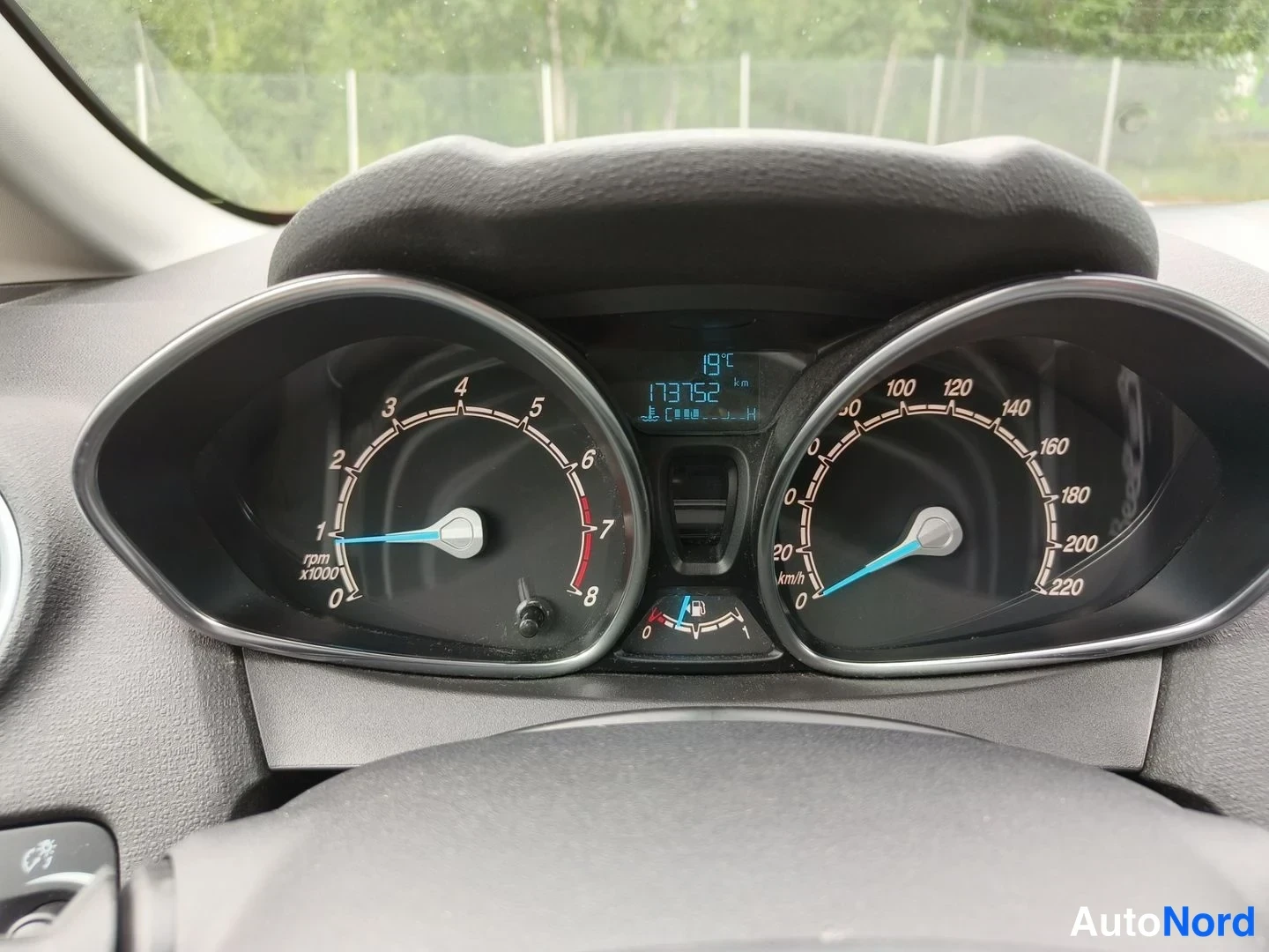 Punainen Ford Fiesta 2016, yksityiskohta, kuva 20