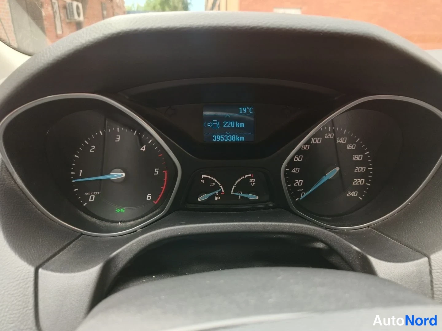 Harmaa Ford Focus 2011, yksityiskohta, kuva 16