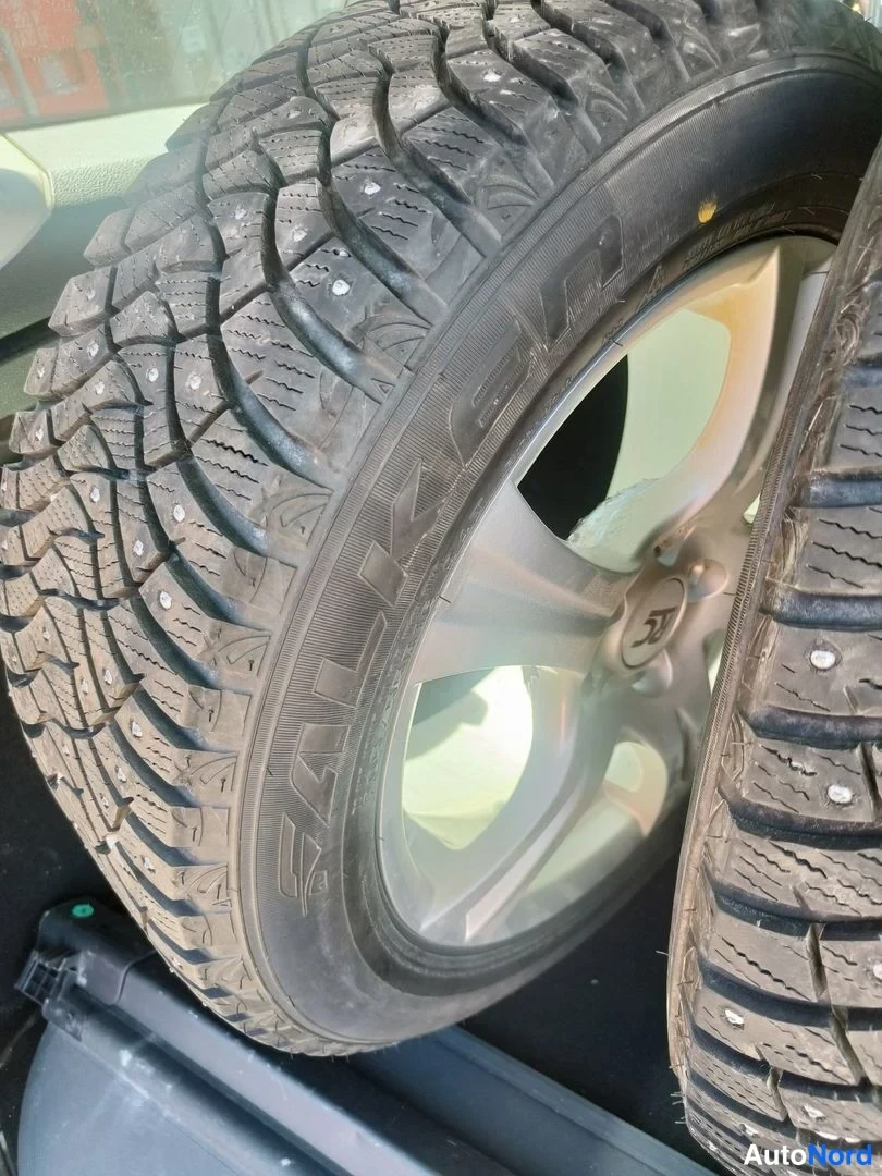 Harmaa Ford Focus 2011, yksityiskohta, kuva 19