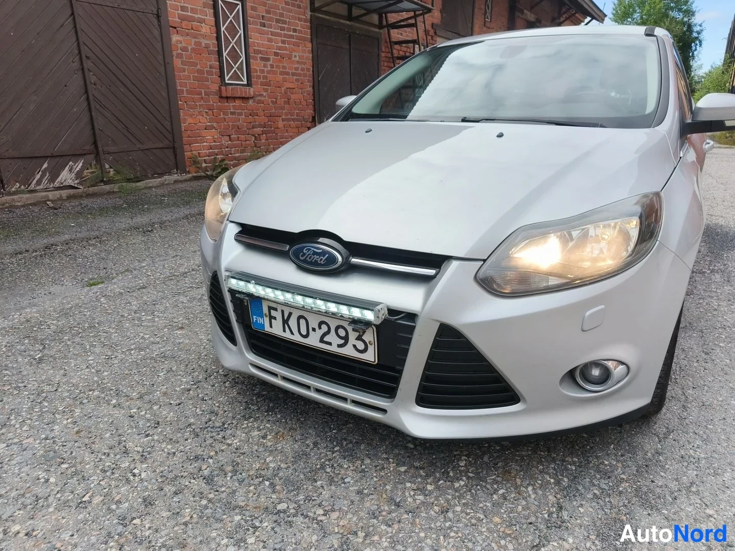 Harmaa Ford Focus 2011, edestä, kuva 4