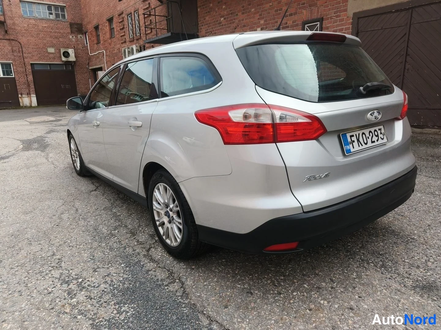 Harmaa Ford Focus 2011, takaviisto, kuva 7