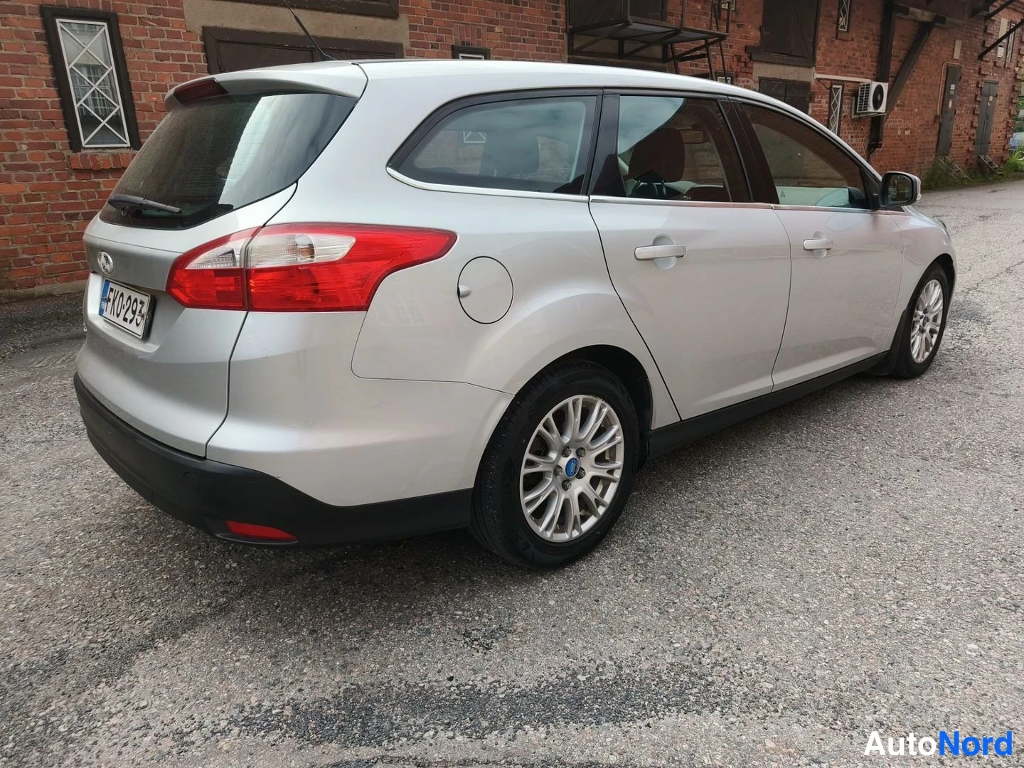 Harmaa Ford Focus 2011, takaviisto, kuva 8