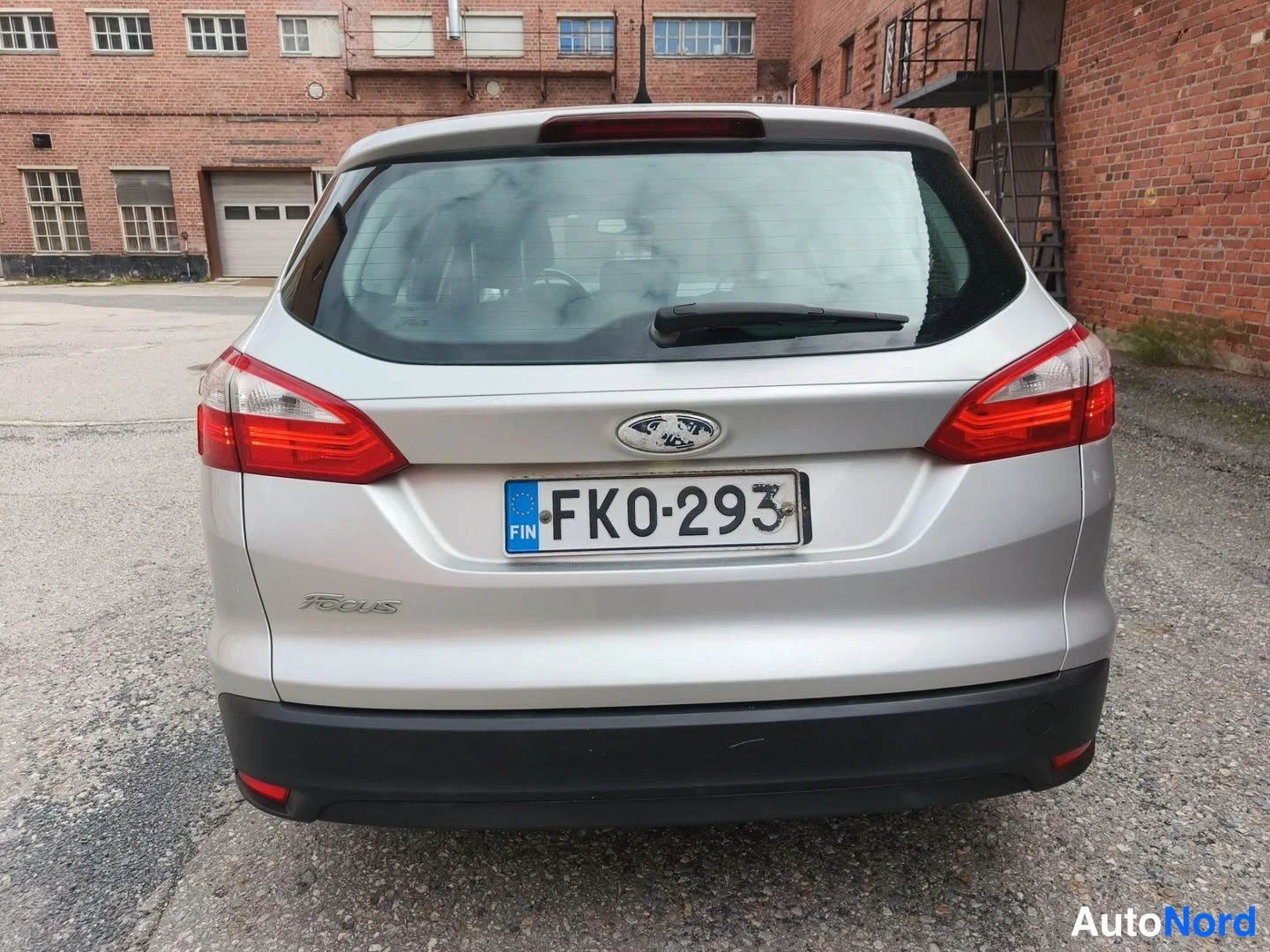 Harmaa Ford Focus 2011, takaa, kuva 9