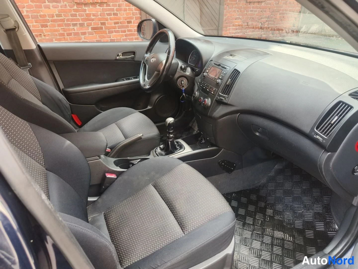Sininen Hyundai i30 2008, ohjaamo, kuva 11