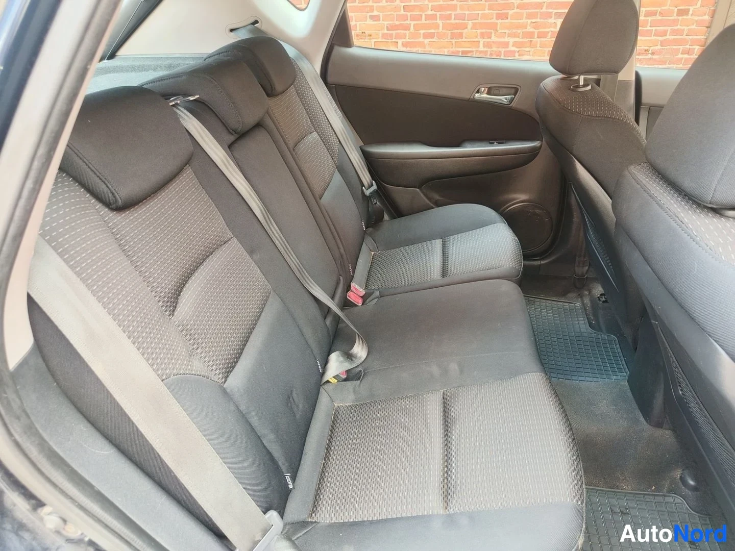 Sininen Hyundai i30 2008, takaistuimet, kuva 15