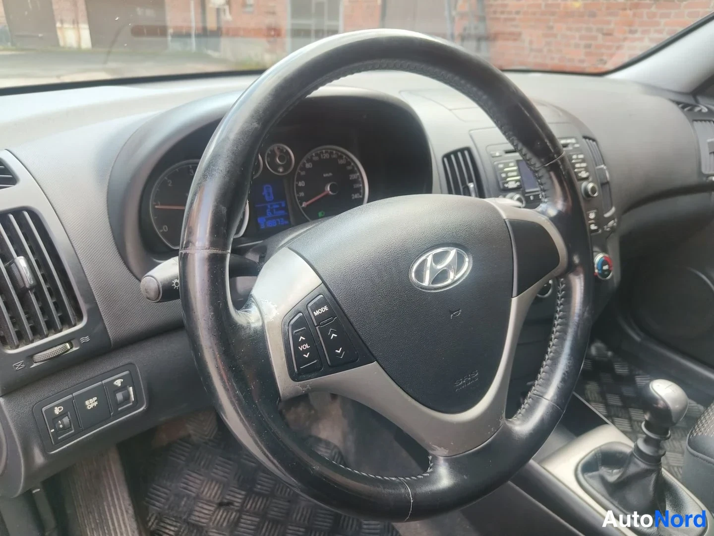 Sininen Hyundai i30 2008, ohjaamo, kuva 12