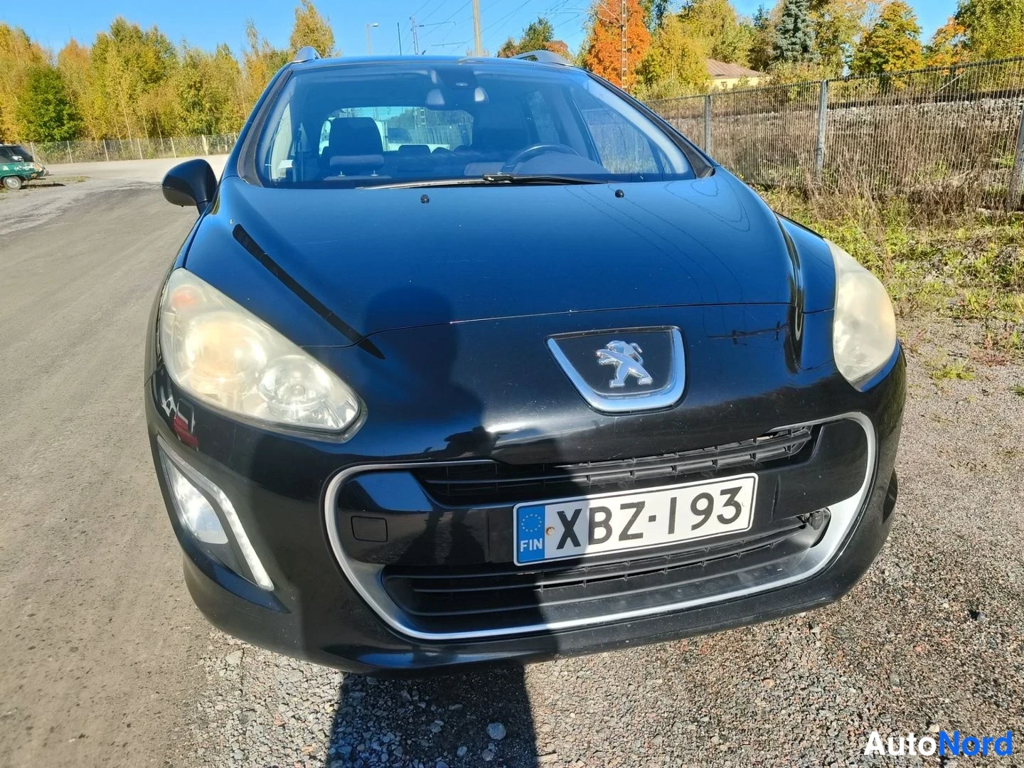 Musta Peugeot 308 2011, edestä, kuva 2